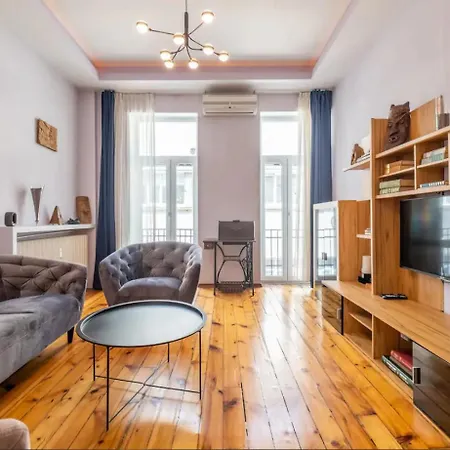 Apartment Charming 2bdr In Historic Center With Parking