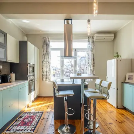 Charming 2bdr In Historic Center With Parking Apartment *