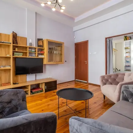 Apartment Charming 2bdr In Historic Center With Parking