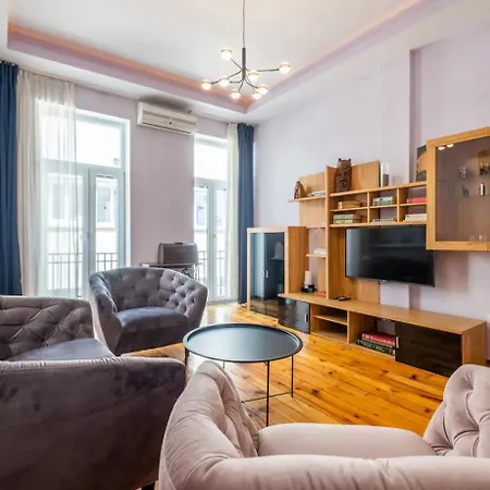 Charming 2bdr In Historic Center With Parking דירה *